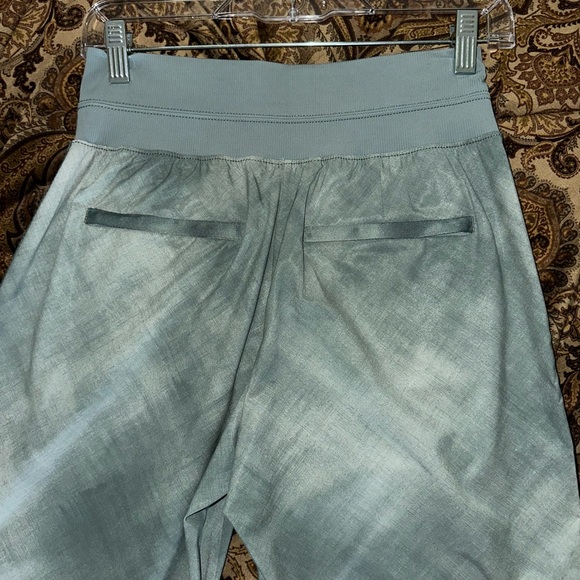 NWT ATHLETA Nikita Slim Tapered Crop Pant 4 - Picture 6 of 8